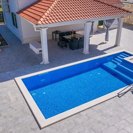 Larum Villa *