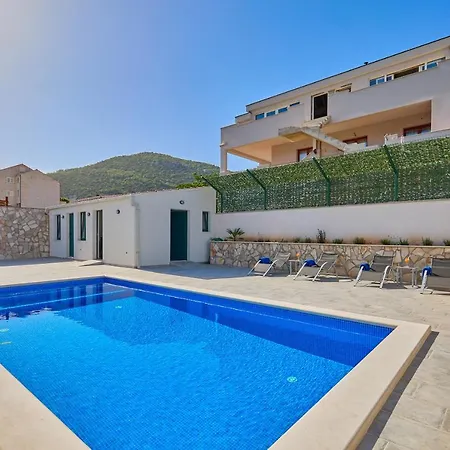 Larum Villa
