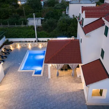 Villa Larum *