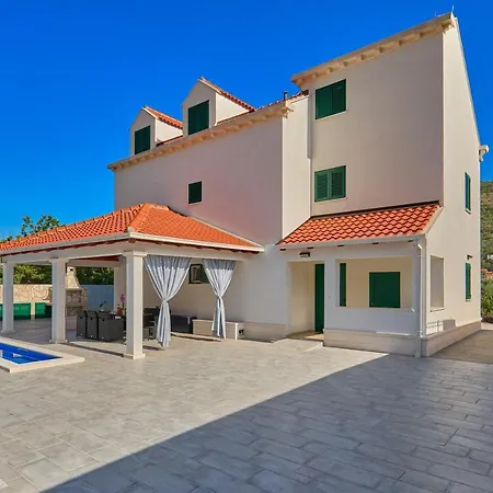Larum Villa *