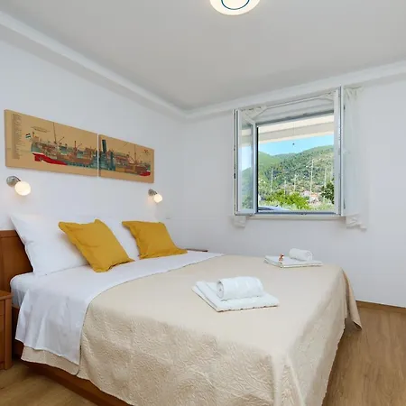 Larum Βίλα Mokošica