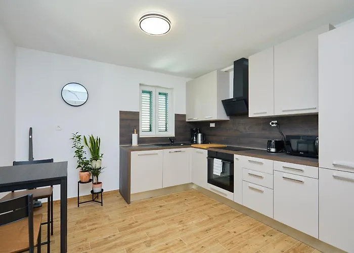 Larum Villa Mokosica