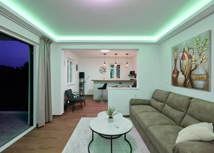 Larum Villa Mokosica